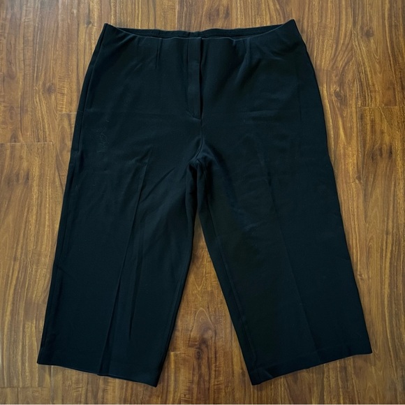 Chico’s Black Cropped Capris Pants size 2.5 (large 14) - Picture 1 of 8